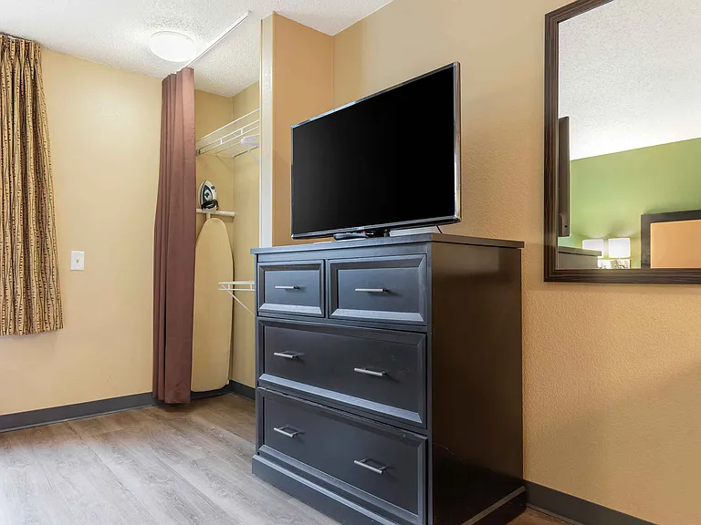 Studio Suite - 1 Queen Bed