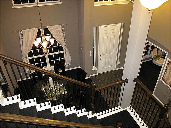 3rd image of 6870 Bears Path Ln