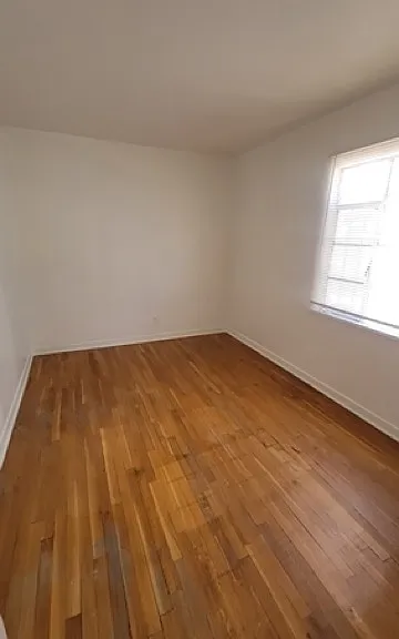Classic 2 Bedroom Apt w/ Washer / Dryer in Great Downtown Complex! — Photo 36