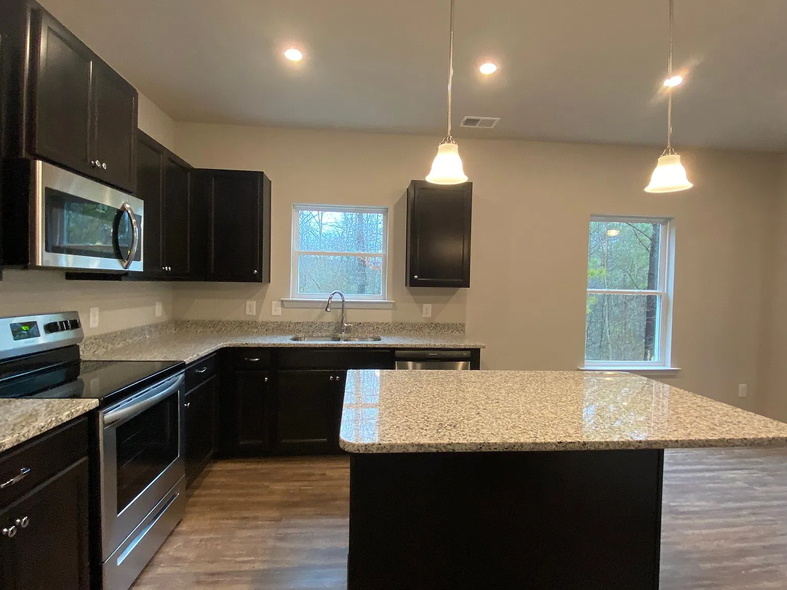 3 bed, 2.5 bath, 1801 sqft, $2,350 — Photo 3