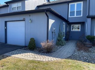 52 Pond Dr E, Rhinebeck, NY 12572