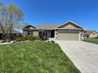 400 Firethorn Ct, Manhattan, KS 66503