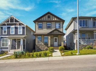 35 E Heritage Rise, Cochrane, AB T4C 2R5