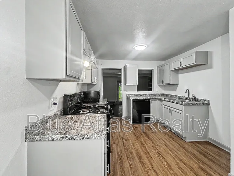 1714 NW Dallas St — Photo 8