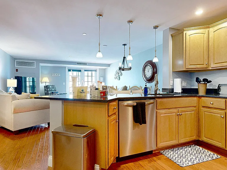 1 E Grand Ave #403 — Photo 7