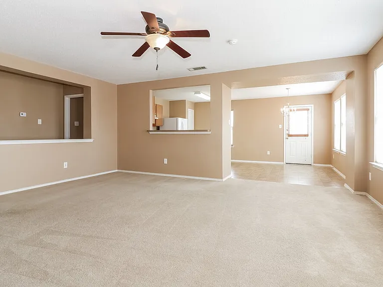 1324 Burleson St — Photo 8