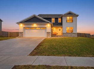 7 Boulder Dr, Carlock, IL