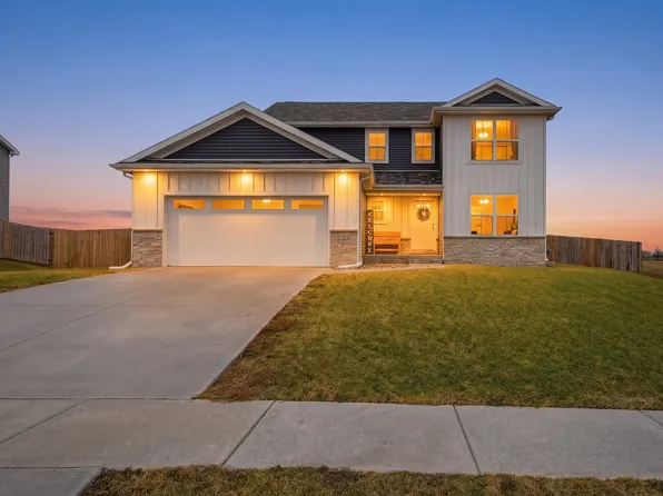 7 Boulder Dr, Carlock, IL 61725