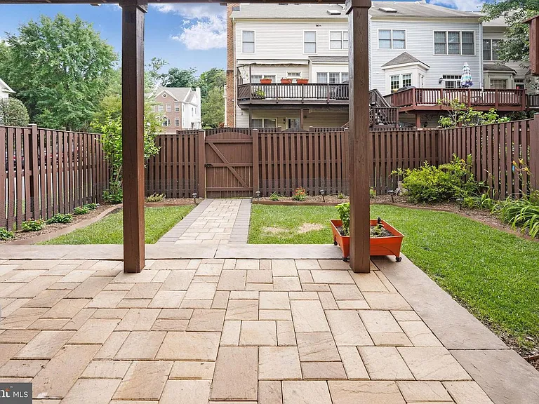 6624 Thurlton Dr — Photo 31