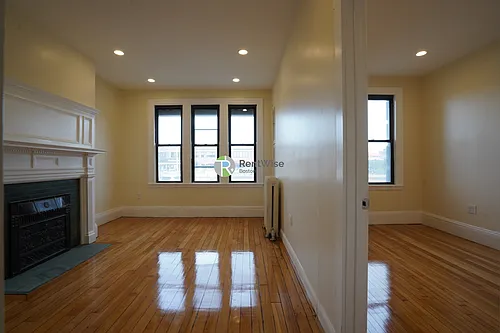 1212 Commonwealth Ave Photo 1
