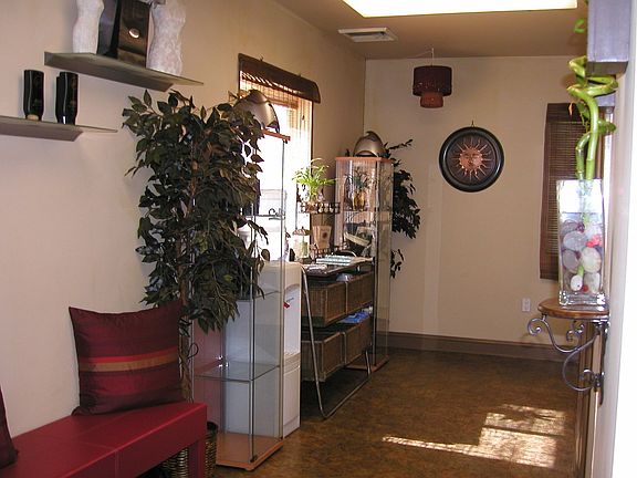1100 sf air brush salon