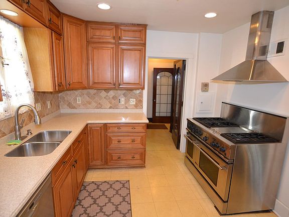 4th image of 5801 S 108th St