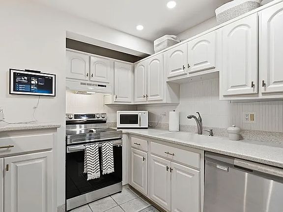 5th image of 1 Valley Rd APT 105