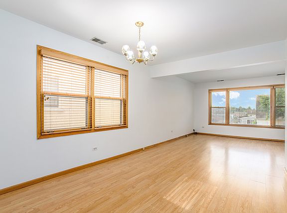 4th image of 6120 W Eastwood Ave #2