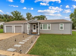 45 Henry St, Waynesville, NC 28786