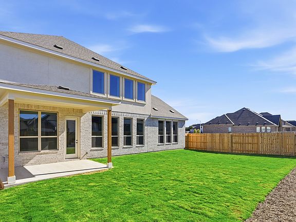 2nd image of 933 Sunny Ridge Dr