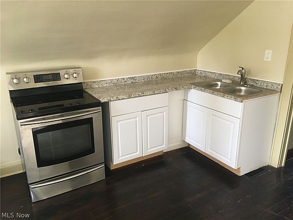 3rd image of 429 W Glenaven Ave