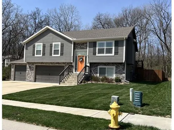 5068 NW Timberline Dr, Riverside, MO 64150