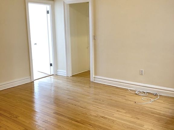 3rd image of 3242 33rd St APT A4