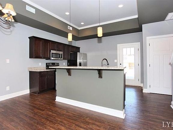 4th image of 114 Capital St
