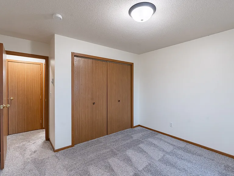 Fargo, ND Brownstone Apartments | 22A | Bedroom