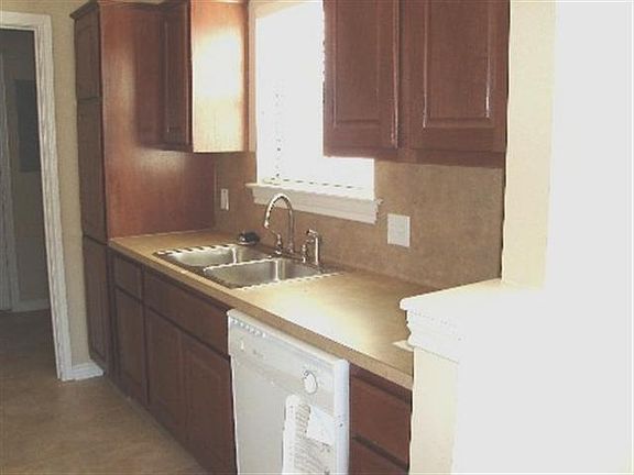4th image of 2504 Teal Dr