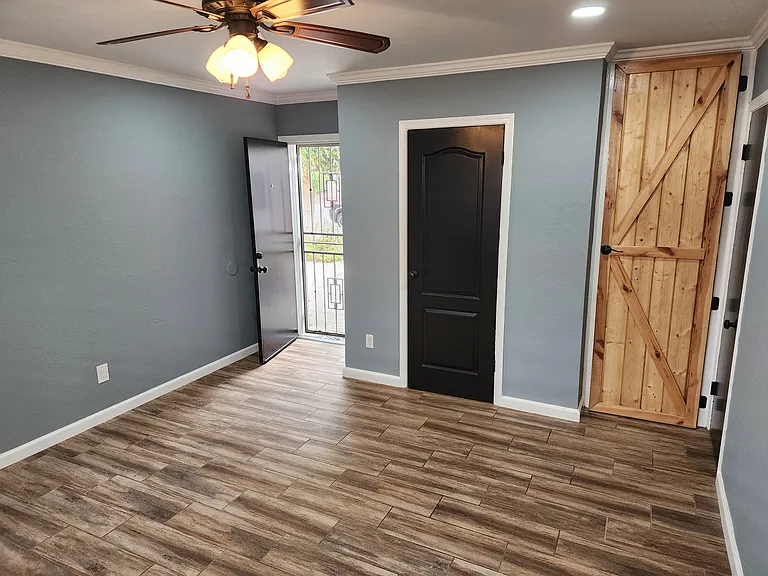711-21 S Pine St #719 — Photo 3