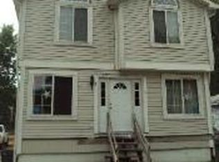 35 Tremont Rd, Fox Lake, IL 60020