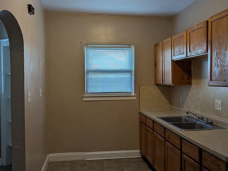 17378 Kentucky Ave #UPPER — Photo 11