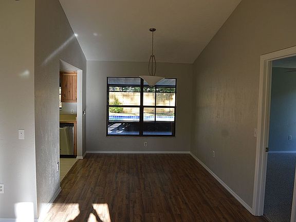 5th image of 3009 Vista Palm Dr