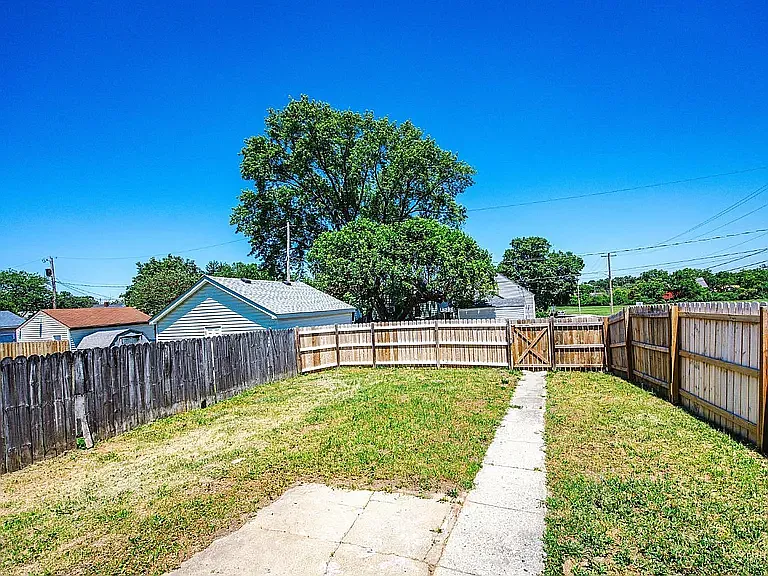 3 bed, 1.5 bath, 1528 sqft, $2,150 — Photo 3