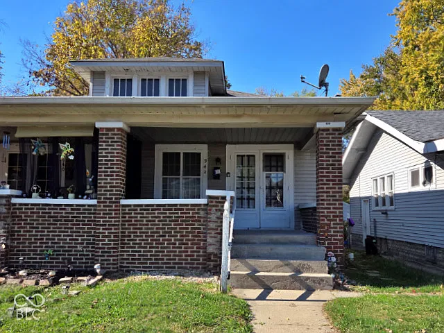 942 N Bradley Ave