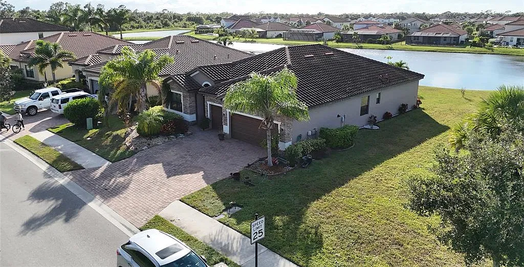 4 bed, 3.0 bath, 2231 sqft, $3,800 — Photo 2