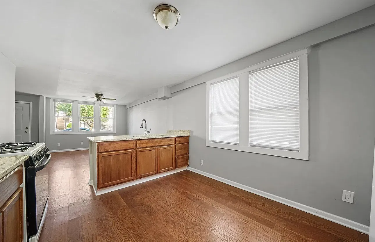 1 bed, 900 sqft, $1,395 — Photo 4