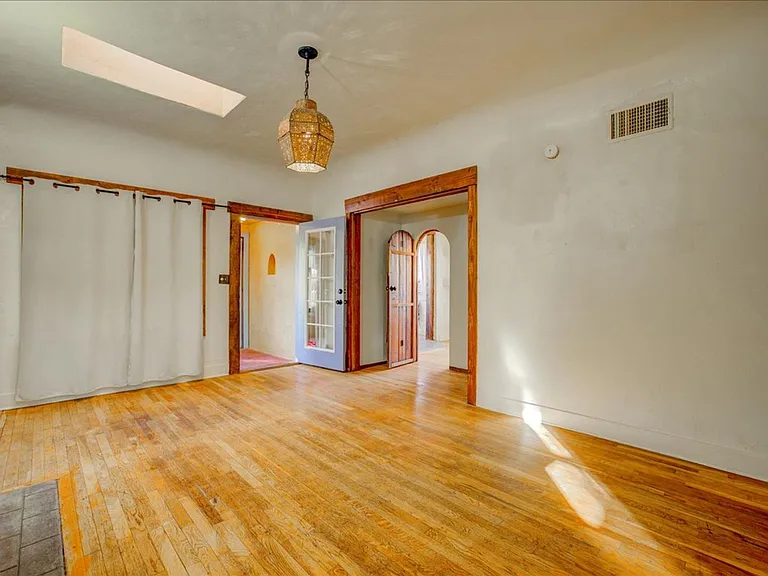 520 E Helen St — Photo 8