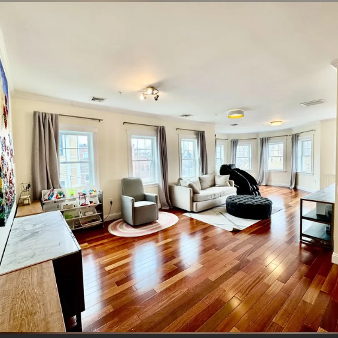 Building Photo - 15 Millmont St #2