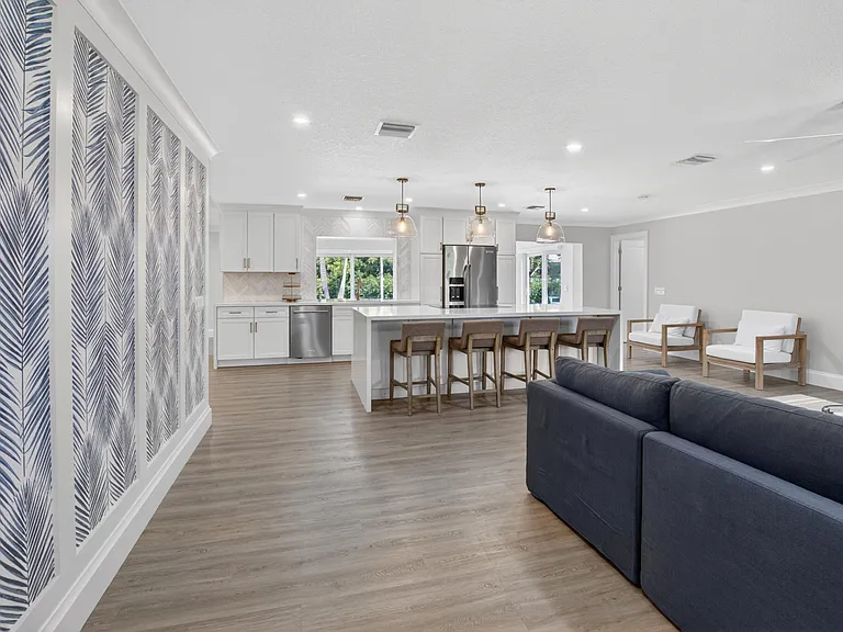 135 SE 28th Ct — Photo 21