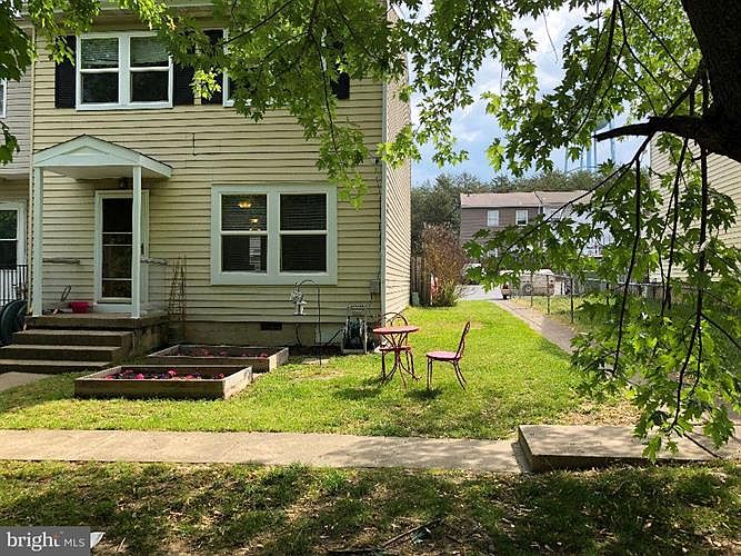 1st image of 374 Pool Dr