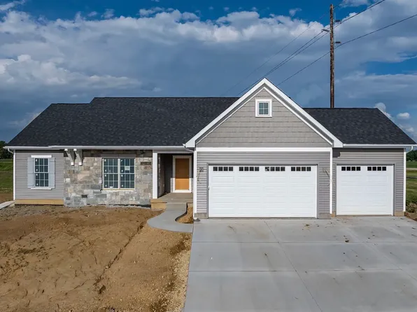 13 Viola Dr, Le Claire, IA 52753