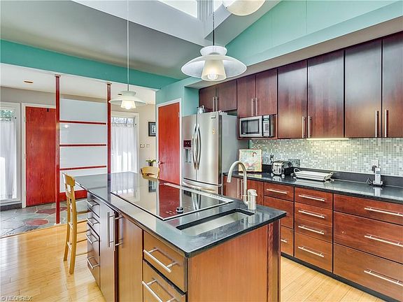 5th image of 34615 Sherwood Dr