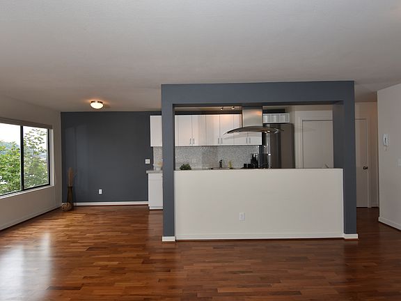 4th image of 2550 Thorndyke Ave W APT 203