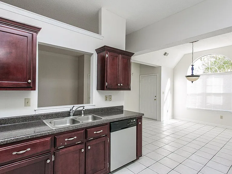 8291 Cross Point Dr — Photo 6