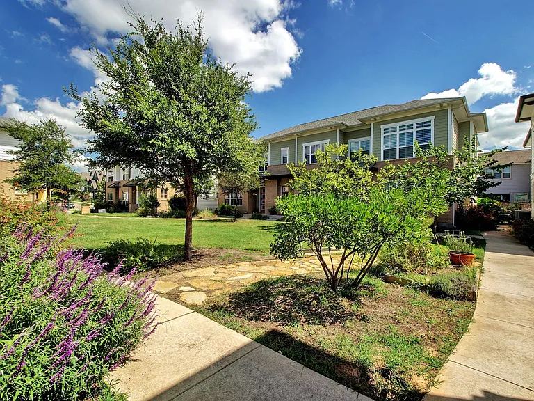2806 Moreno St — Photo 3