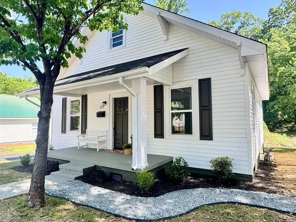 315 W Lowrance Ave, Mooresville, NC 28115