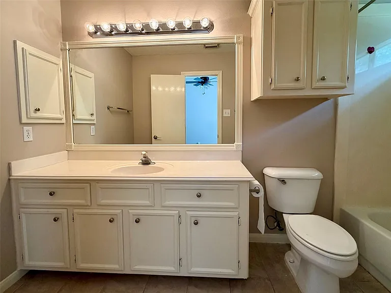 4006 Hunnington Dr — Photo 16