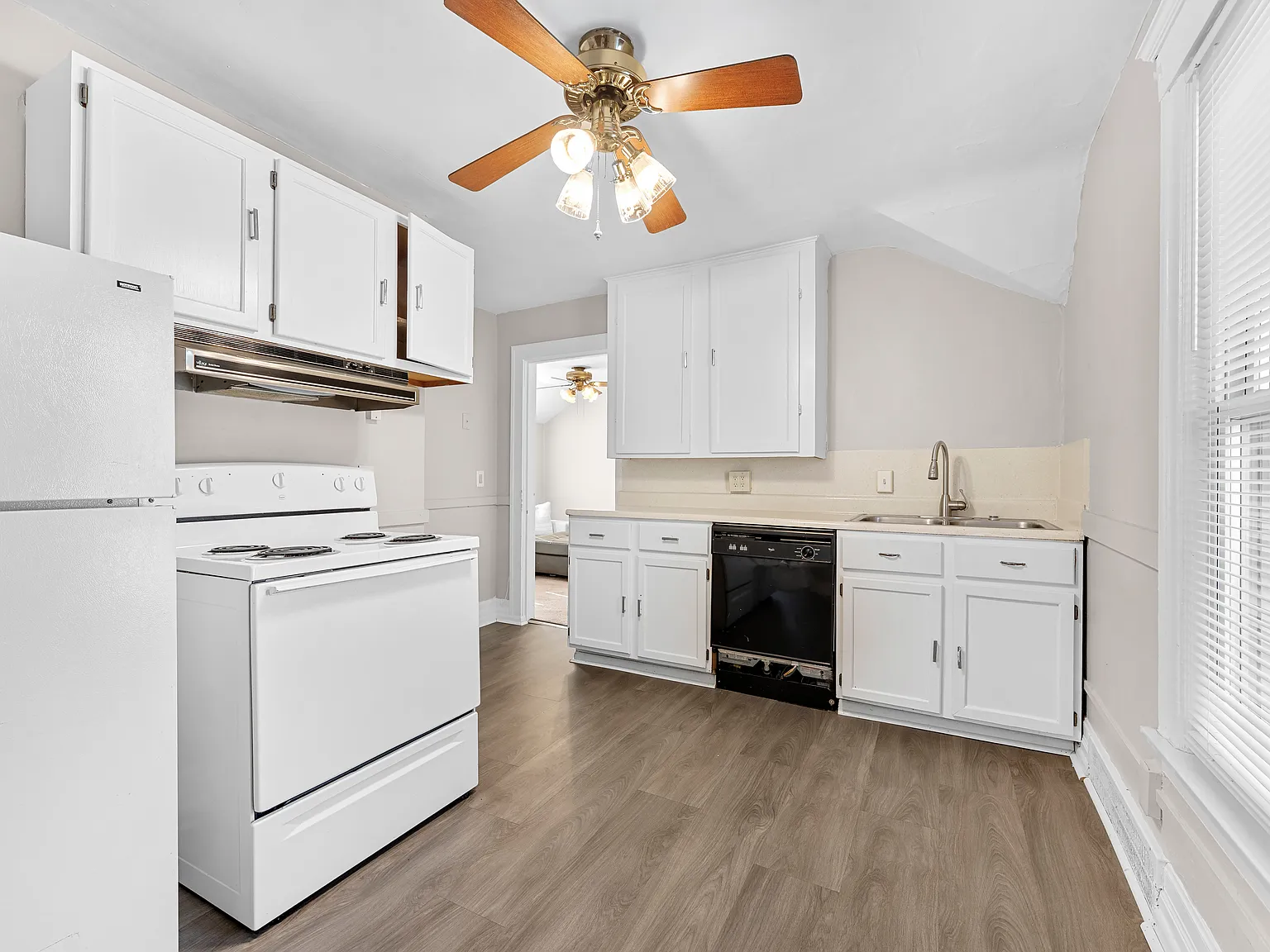 2 bed, 1100 sqft, $1,150 — Photo 2