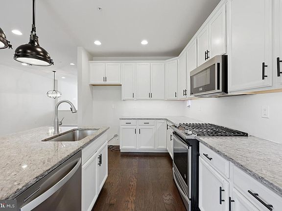 4th image of 2219 Evin Dr
