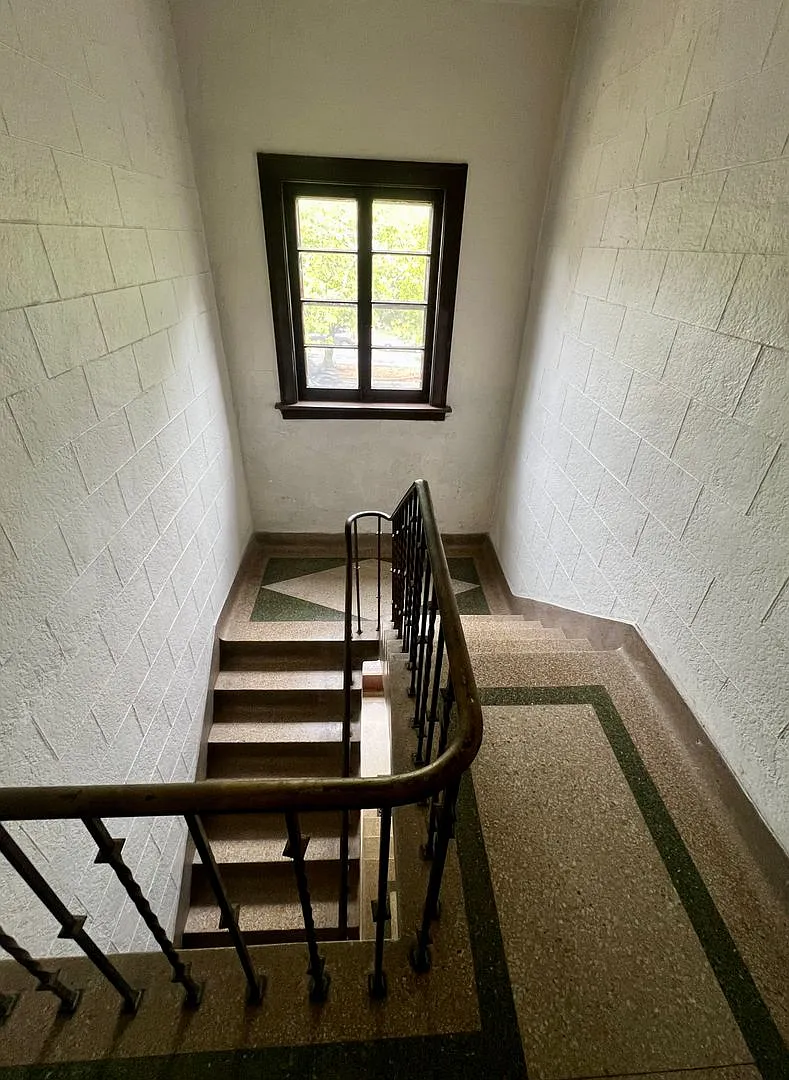 7360 Pershing — Photo 2