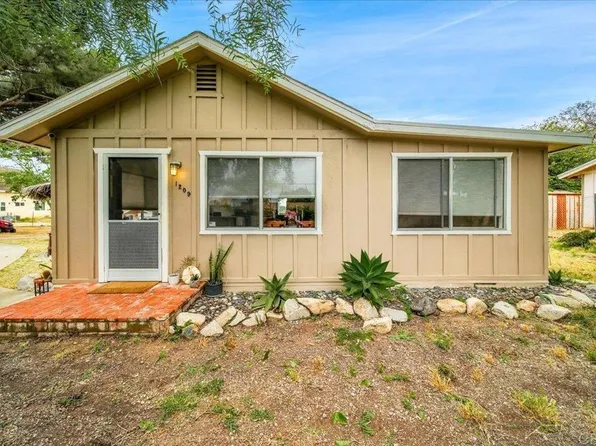 1209 Pepper Tree Ln, Fallbrook, CA 92028