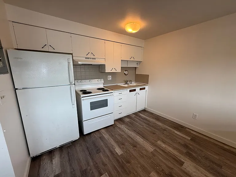 911 E Indiana Ave Apartments! — Photo 7